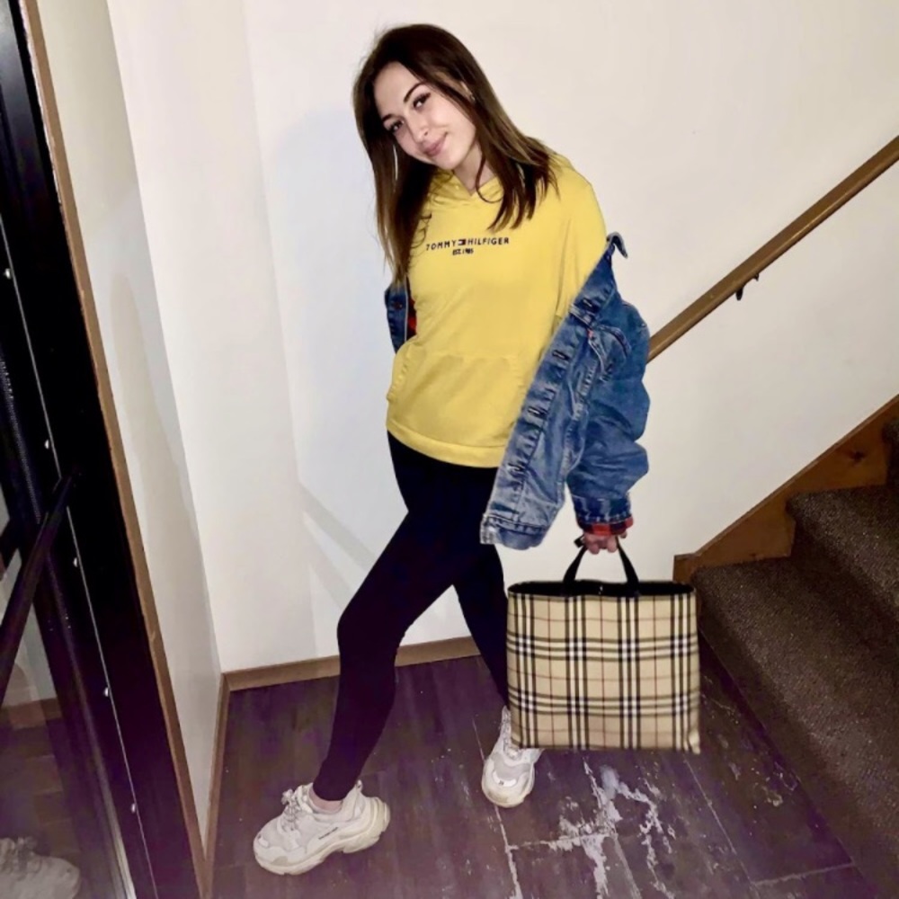 Meet your Posher, Sissy